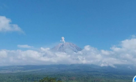 Gunung Semeru Alami Erupsi 3 Kali, Ini Kondisinya - GenPI.co