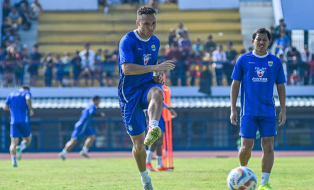 Genapi Kuota Pemain Asing, Persib Bandung Kenalkan Mailson Lima - GenPI.co