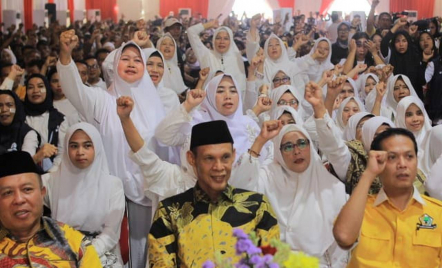 Dukung Jaro Ade, Ribuan Warga Kabupaten Bogor Sesaki Stadion Pakansari - GenPI.co