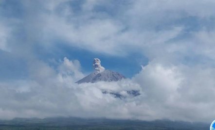 Gunung Semeru Erupsi Belasan Kali Sehari, Amplitudo hingga 23 Milimeter - GenPI.co