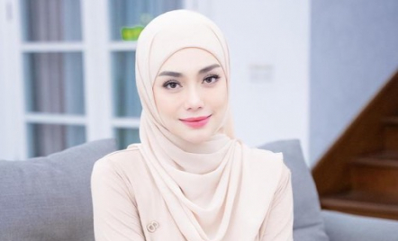 Jadi Mualaf, Celine Evangelista Akui Belum Istikamah Berhijab - GenPI.co