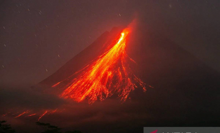 Gunung Merapi Meletus, Luncurkan Guguran Lava 13 Kali - GenPI.co