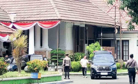 KPK Geledah Rumah Dinas dan Kantor Bupati Situbondo Terkait Kasus Korupsi - GenPI.co