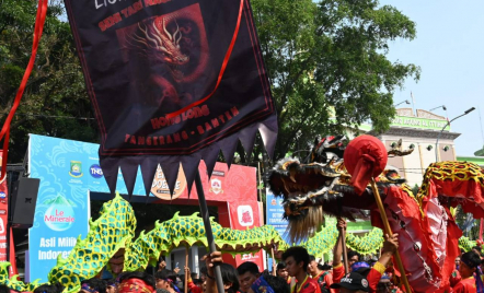 Budaya 12 Tahunan Gotong Toapekong Bikin 100 Ribu Lebih Warga Antusias Menontonnya - GenPI.co