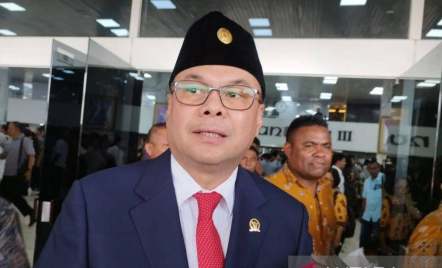 Gantikan Arteria Dahlan Sebagai Anggota DPR RI, Romy Soekarno: Bukan Diberikan - GenPI.co