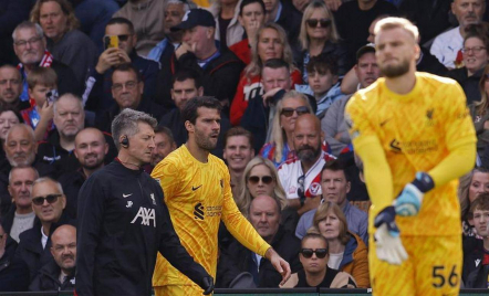 Arne Slot Buka Suara soal Kondisi Alisson Becker Jelang Liverpool vs Chelsea - GenPI.co