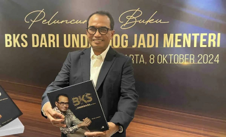 Menhub Budi Karya Luncurkan Buku, Berisi Kisah Hidup dari Kecil hingga Sukses Jadi Menteri - GenPI.co