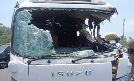 Minibus Rombongan Santri Kecelakaan di Tol Semarang-Solo, 4 Orang Meninggal - GenPI.co