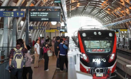 Pelantikan Presiden dan Wapres, Perjalanan 32 KA Dialihkan dari Stasiun Gambir ke Stasiun Jatinegara - GenPI.co