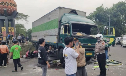 Sopir Truk yang Tabrak Kendaraan dan Pejalan Kaki di Tangerang Jadi Tersangka - GenPI.co