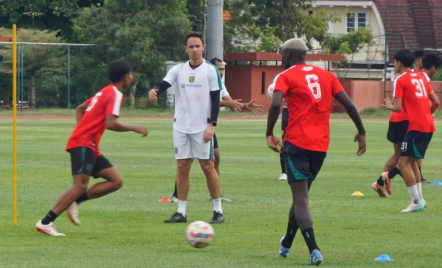 Jelang Laga Kontra Persija, Persebaya Andalkan Dukungan Bonek dan Bonita - GenPI.co