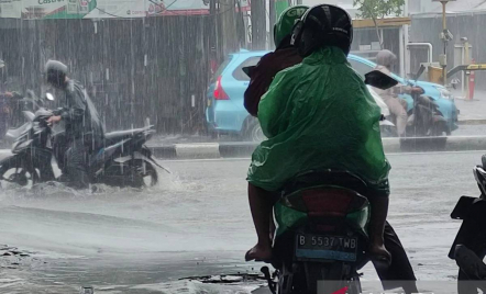 Waspada! BMKG Sebut Sejumlah Daerah Dilanda Cuaca Esktrem saat Libur Nataru - GenPI.co