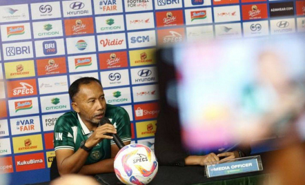 Persebaya Surabaya Lawan Arema FC Tanpa Paul Munster, Uston Nawawi Santai - GenPI.co