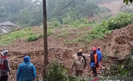 Banjir dan Tanah Longsor Landa Sukabumi, 10 Warga Meninggal 2 Orang Masih Hilang - GenPI.co