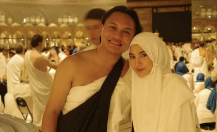 Rizky Febian Lega Bawa Mahalini Umrah, Alhamdulillah - GenPI.co