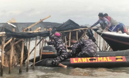 Bongkar Pagar Laut di Tangerang, TNI AL: Atas Perintah Presiden - GenPI.co