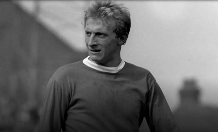 Kabar Duka, Legenda Manchester United Denis Law Meninggal Dunia - GenPI.co