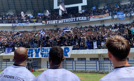 Jelang Duel Klasik Lawan Persija, Bobotoh Tumpah Ruah Dukung Persib di GBLA - GenPI.co