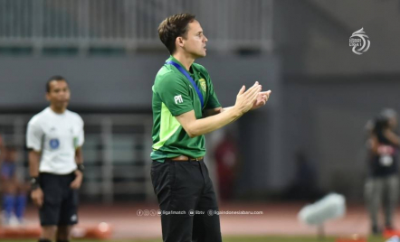 Di Ujung Tanduk! Laga Kontra Persib Jadi Kesempatan Terakhir Paul Munster - GenPI.co