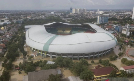 Stadion Patriot Kebanjiran, Laga Persija vs PSIS Harus Ditunda - GenPI.co