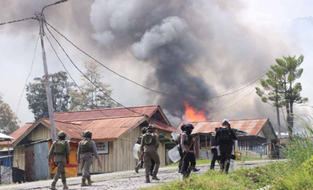 Warga Mengungsi Akibat Kerusuhan Kelompok Pendukung Cabup di Puncak Jaya - GenPI.co