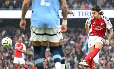 Riccardo Calafiori Jadi Striker di Laga Manchester United vs Arsenal? - GenPI.co