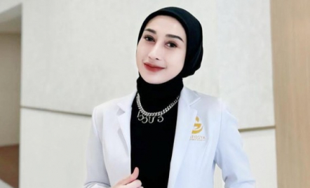 Skincare Dianggap Ilegal, Reza Gladys Rugi Besar - GenPI.co