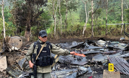 Olah TKP Penyerangan Guru di Yahukimo Papua, Polisi Kumpulkan Bukti dan Saksi - GenPI.co