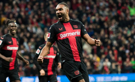 Jonathan Tah Laris Manis, Jadi Rebutan Manchester United dan Barcelona - GenPI.co