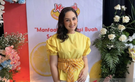 Sebelum Meninggal, Ayah Mona Ratuliu Rutin Minum Obat Pengencer Darah - GenPI.co