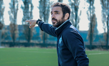 Dilirik Klub Top Eropa, Cesc Fabregas Pilih Bertahan di Como 1907 - GenPI.co