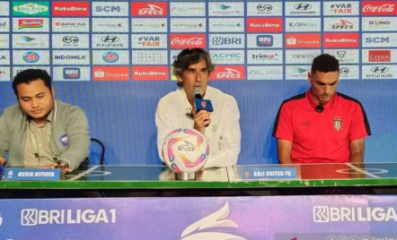 Dapat Tawaran Latih Tim Liga 1, Stefano Cugurra: Masih Nego - GenPI.co