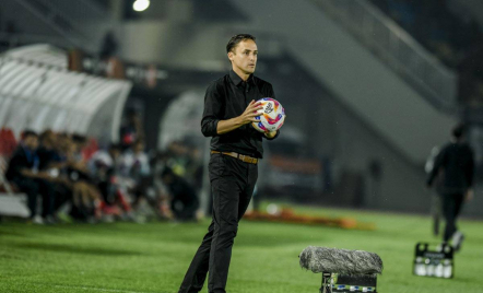 Ogah Remehkan Persik, Pelatih Persebaya Surabaya: Kami Berjuang Naik Papan Atas - GenPI.co
