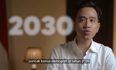Gibran Diminta Setop Bikin Monolog YouTube, Pengamat: Mending Bagi-Bagi Susu - GenPI.co