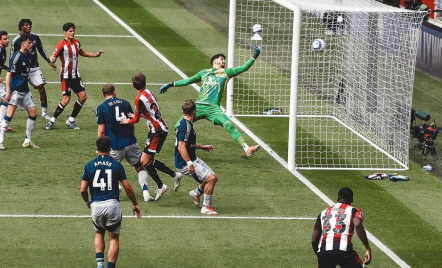 Dibungkam Brentford, Manchester United Perpanjang Rekor Buruk - GenPI.co