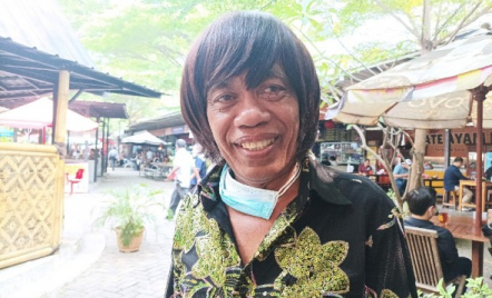 Pak Tarno Masih Jualan Mainan Setelah Sakit Stroke, Makin Laris - GenPI.co