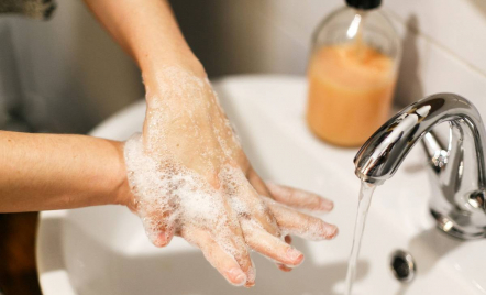 3 Sabun Cuci Tangan dengan Formula Melembapkan, Kulit Tetap Lembut - GenPI.co