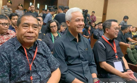 Dukung Sahabat, Ganjar Pranowo Hadiri Sidang Hasto di Tipikor - GenPI.co