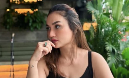 Ogah Cari Pasangan setelah Cerai, Tengku Dewi Putri Fokus Anak - GenPI.co