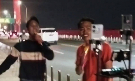Ganggu Lalu Lintas, Konten Kreator Dilarang Live Streming di Jembatan Ampera - GenPI.co