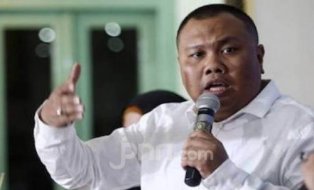 Jokowi dan Gibran Butuh Partai Mumpuni, Disebut Lebih Cocok ke Golkar - GenPI.co