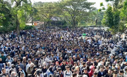 DPR RI Soroti Bursa Kerja Ricuh, Sebut Keresahan Sosial Mulai Terlihat - GenPI.co