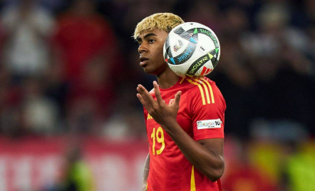 Lamine Yamal Tidak Akan Raih Ballon d'Or 2025, Kata Cristiano Ronaldo - GenPI.co