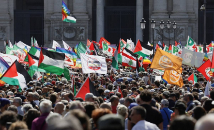 Ribuan Warga Italia Gelar Aksi Damai di Roma, Desak Pemerintah Tegas Soal Perang Gaza - GenPI.co