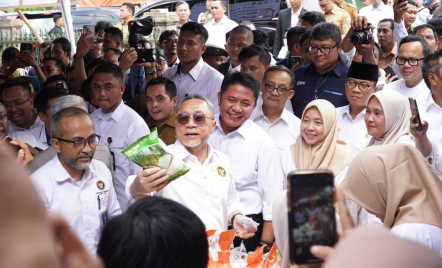 Gubernur Herman Deru Dampingi Menko Pangan Zulkifli Hasan Luncurkan Koperasi Merah Putih di Palembang - GenPI.co