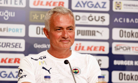 Gianluigi Buffon Larang Timnas Italia Rekrut Jose Mourinho - GenPI.co