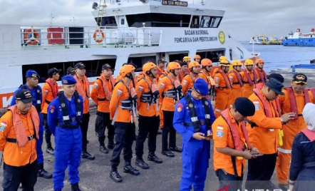 Tim SAR Perluas Pencarian Korban KMP Tunu hingga Malam Hari - GenPI.co