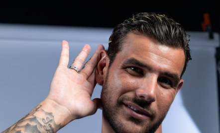 Theo Hernandez Mengaku Tak Ingin Pergi dari AC Milan - GenPI.co