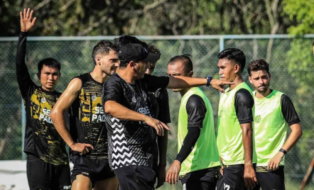 Eduardo Almeida Apresiasi Pemain Semen Padang Meski Ditekuk Persita Tangerang - GenPI.co