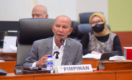 DPR Nilai Sikap Pejabat OJK dan BEI Mundur, Tunjukkan Pertanggungjawaban Etik - GenPI.co